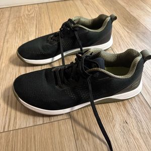 Strike movement haze trainers